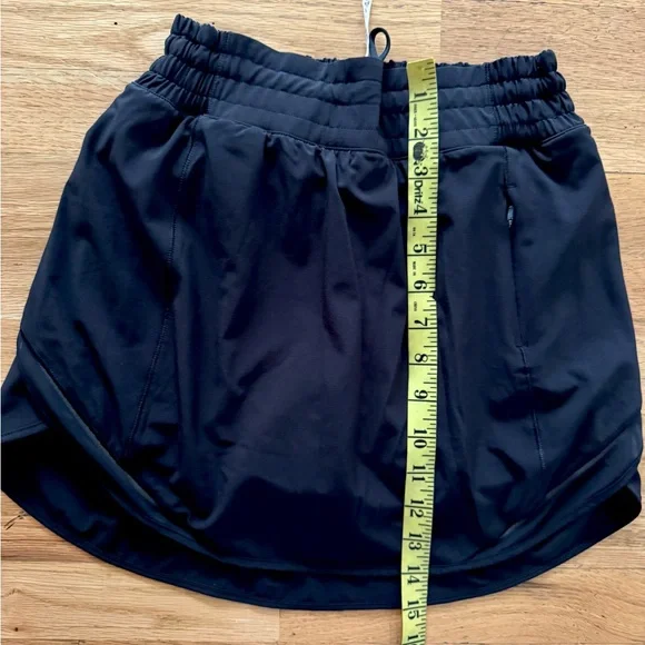 lululemon athletica Black Women's Skirt built in shorts sz 4 inner tag intact - Picture 5 of 5